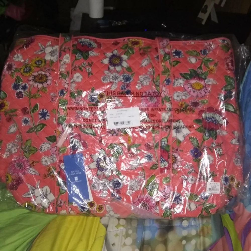 Vera Bradley iconic tote bag